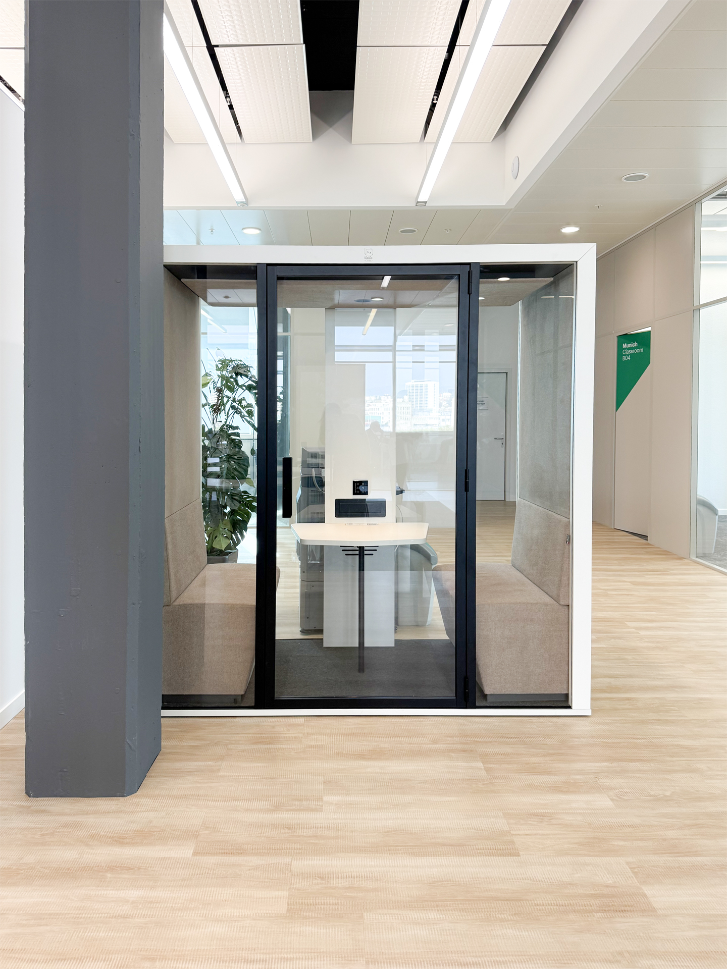 EU Business School - Kinnarps - Cabine.jpg