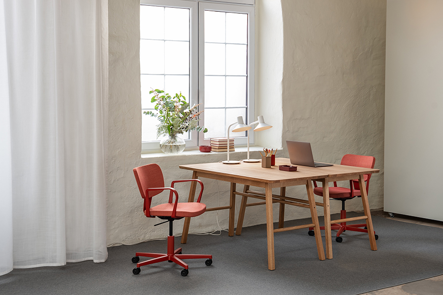 MATERIA_Palette-armchair_Soho-table_interior-01.jpg